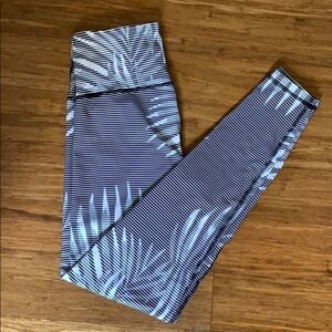 Old Navy Active Palm Print Striped Leggings Size Small